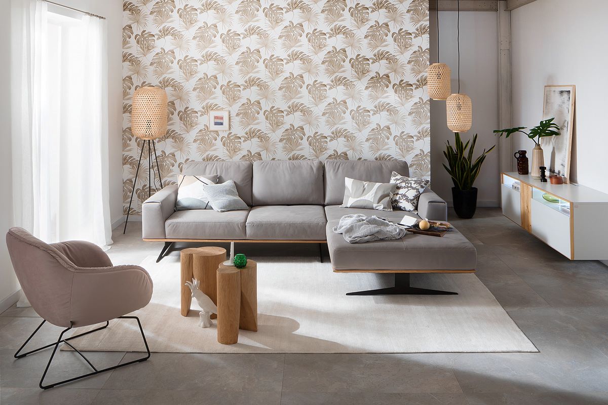 Helles Wohnzimmer mit grauem Ecksofa SCHÖNER WOHNEN-Ecksofas