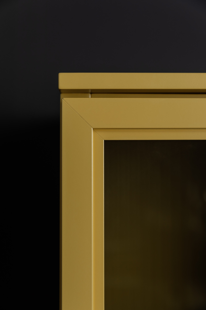 Vitrine AMAYA in gelb im Detail SCHÖNER WOHNEN-Stauraumserie AMAYA