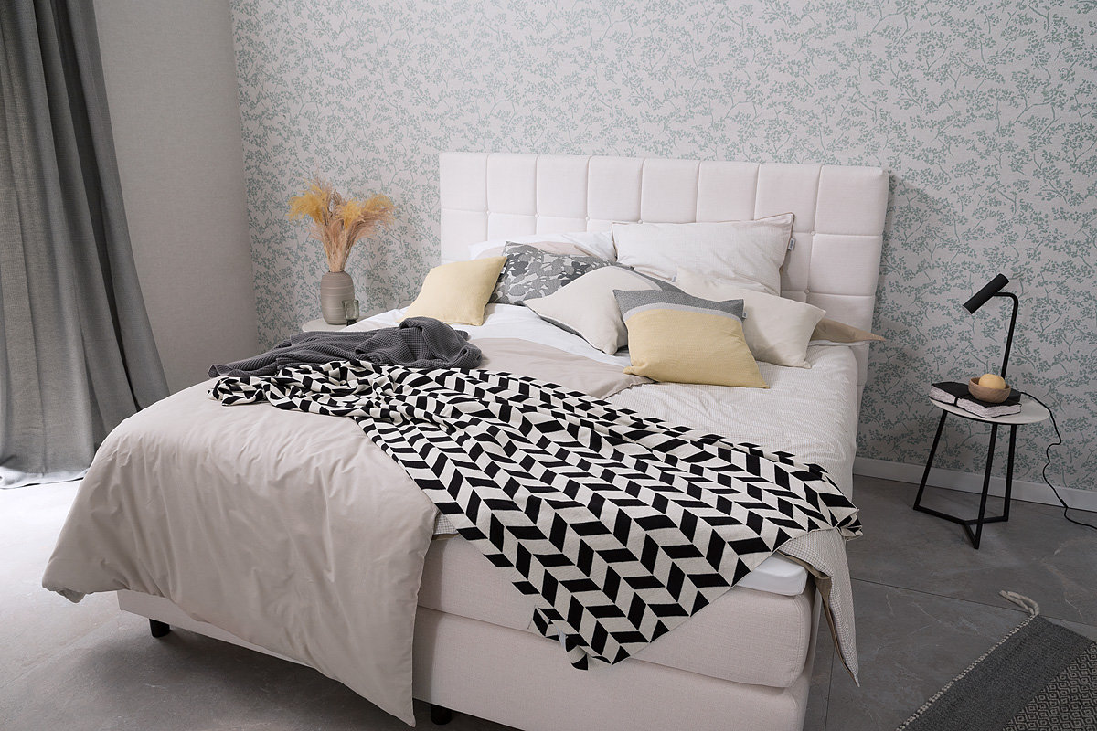 Bettwäsche auf Boxspringbett SCHÖNER WOHNEN-Bettwäsche