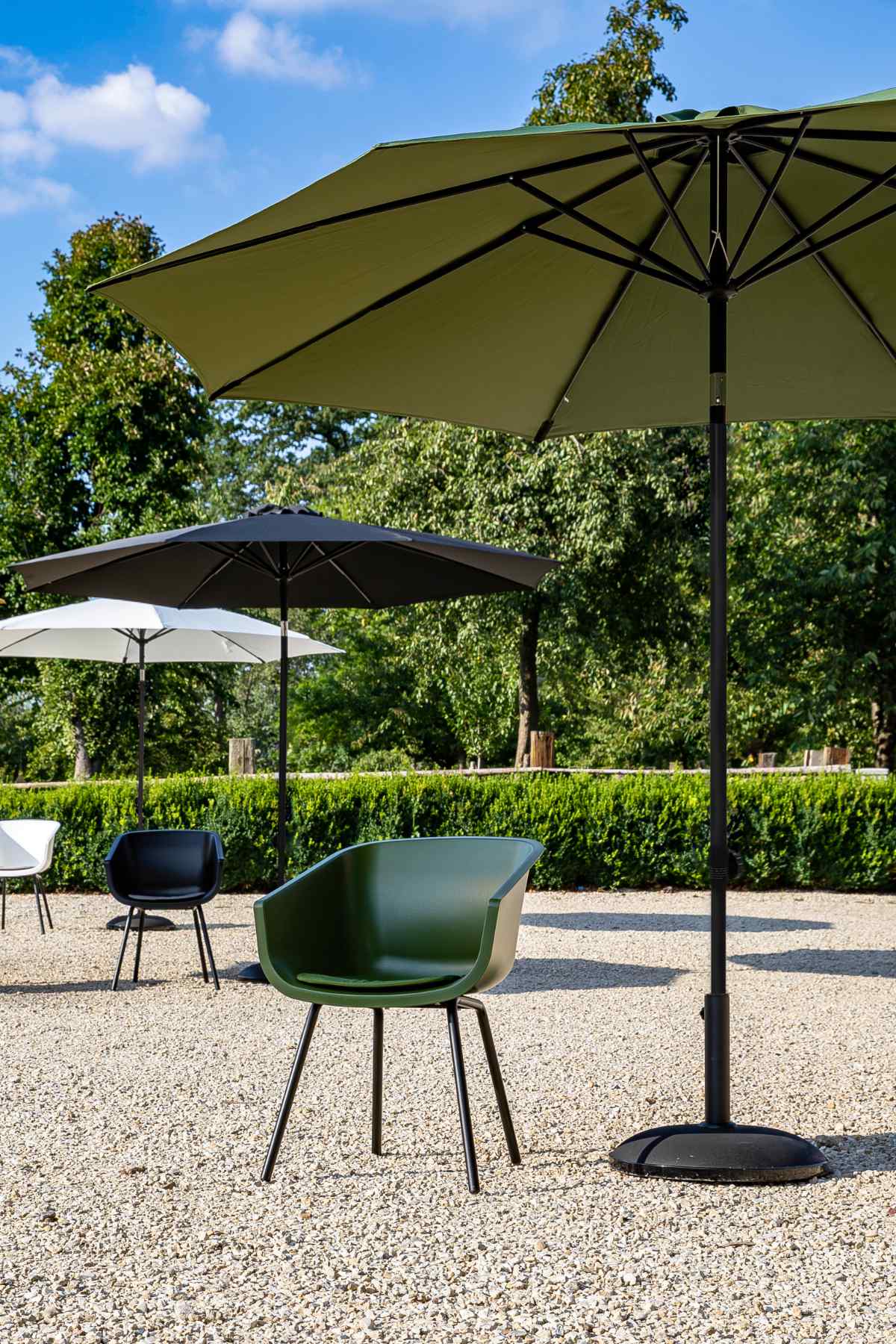 Sonnenschirm mit Outdoor Stuehlen SCHOENER WOHNEN-Outdoor