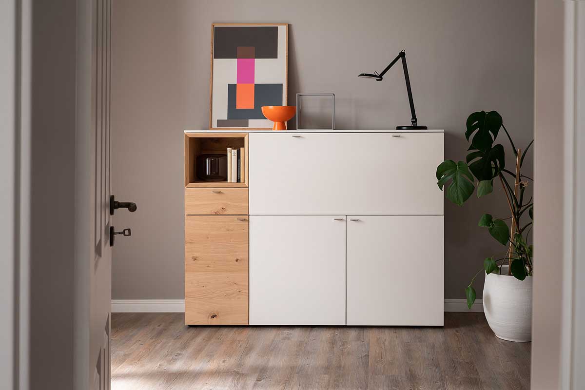 Schlichtes Highboard mit Schreibtisch zum Ein- und Ausklappen SCHOENER WOHNEN-Homeoffice