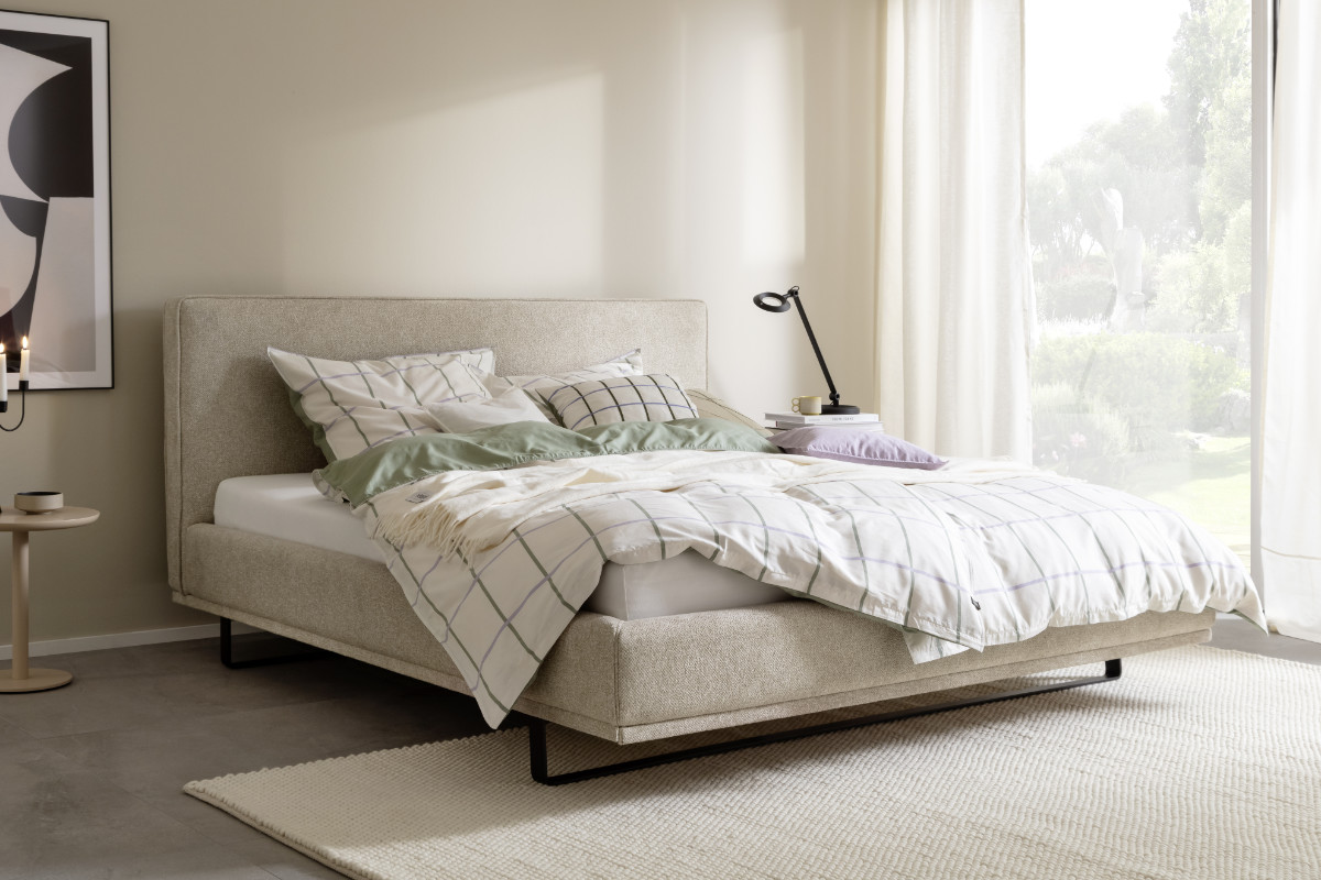 Schlafzimmer mit Polsterbett Como SCHÖNER WOHNEN-Betten