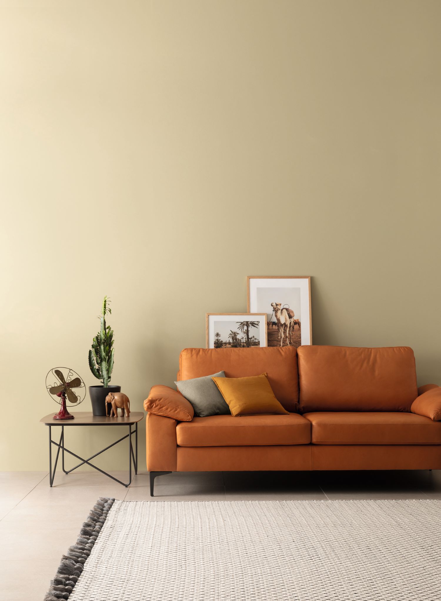 Helles Wohnzimmer mit gemütlicher Design-Wandfarbe SCHÖNER WOHNEN-Designfarbe