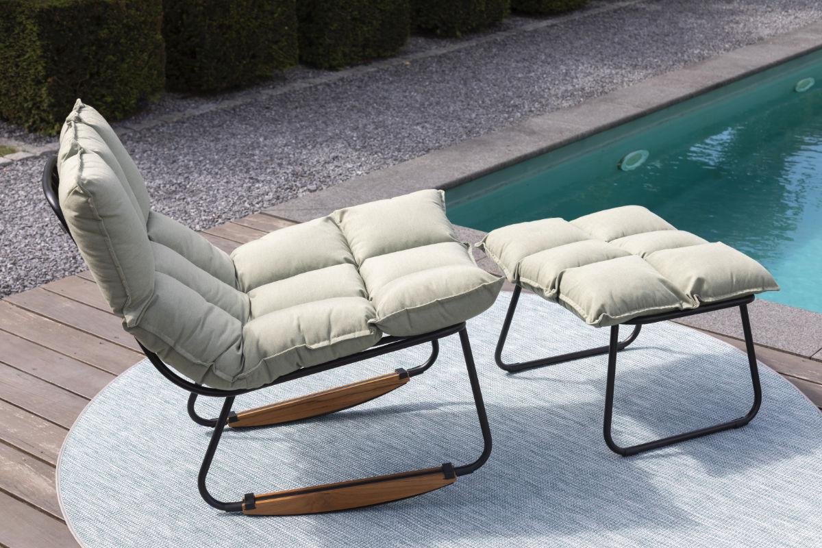 Outdoor-Schaukelstuhl am Pool SCHÖNER WOHNEN-Outdoor