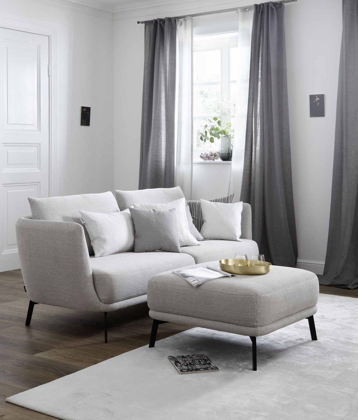 Schlafzimmer mit Einzelsofa und Longchair SCHÖNER WOHNEN-Sofas