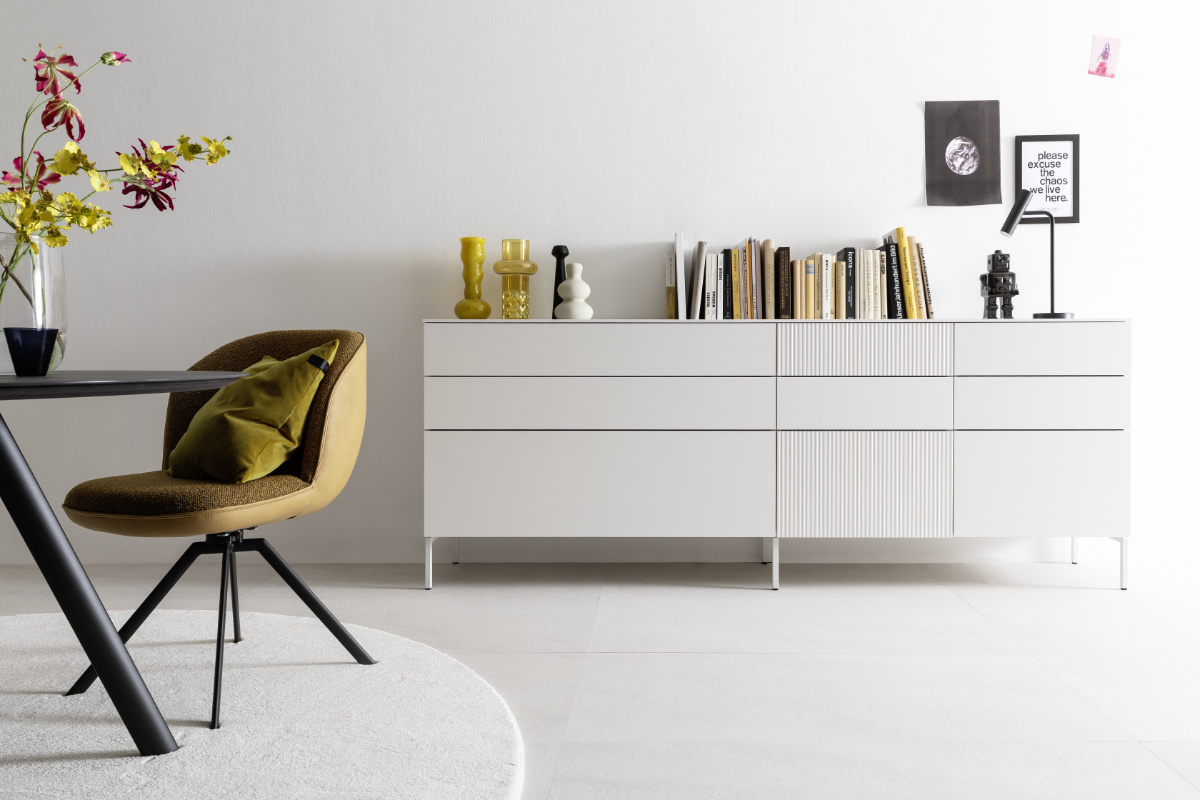 Esszimmer mit Sideboard AMAYA in weiß SCHÖNER WOHNEN-Stauraumserie AMAYA