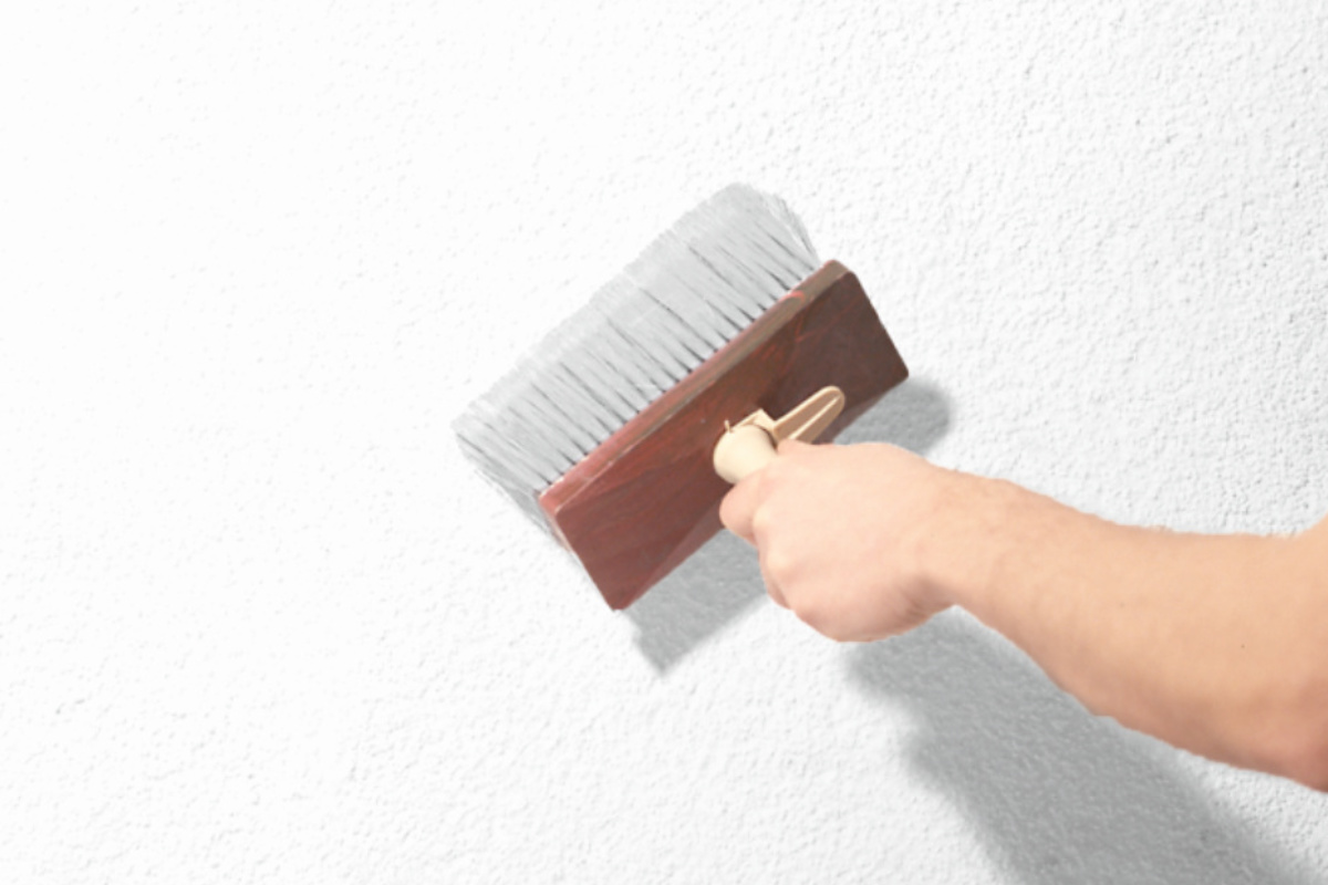 Auftragen der Grundierung SCHÖNER WOHNEN-Farben