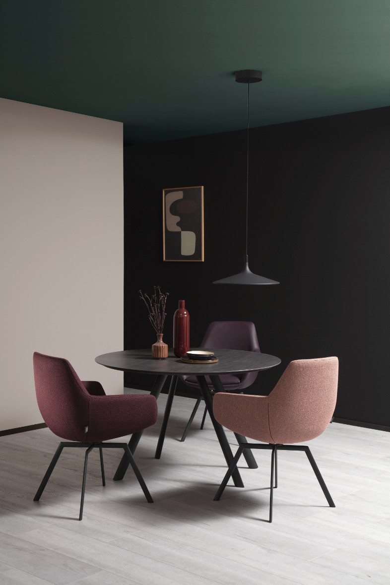 Esszimmer mit rundem Tisch SCHÖNER WOHNEN-Farbe