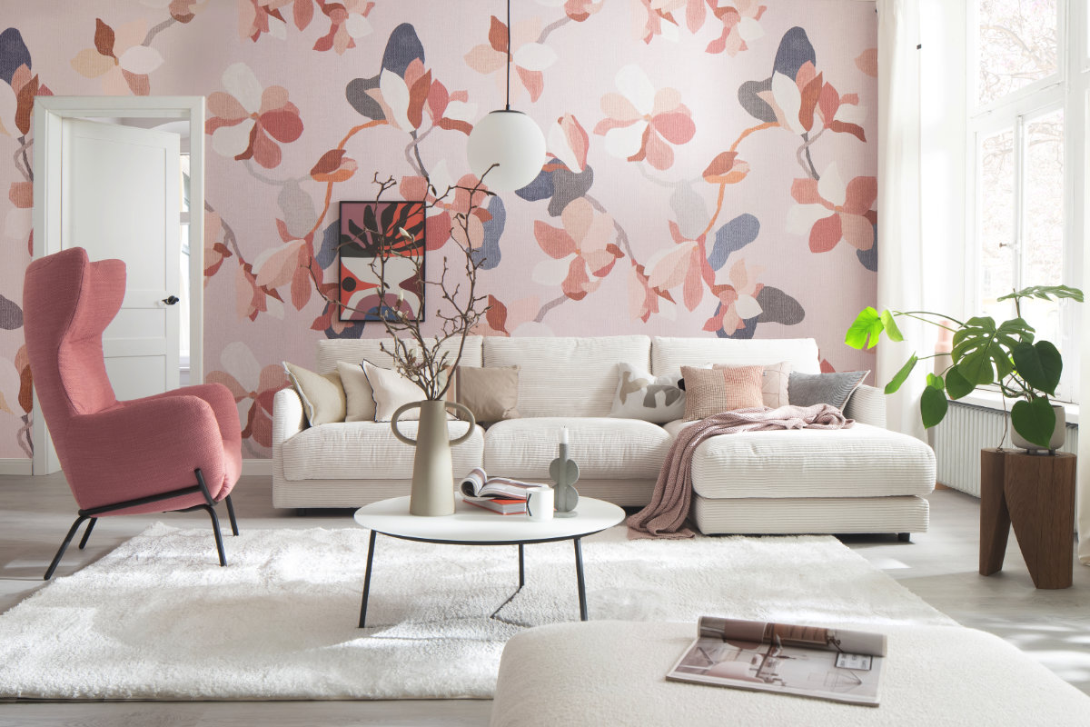 Wohnzimmer mit floraler Tapete SCHÖNER WOHNEN-Tapeten