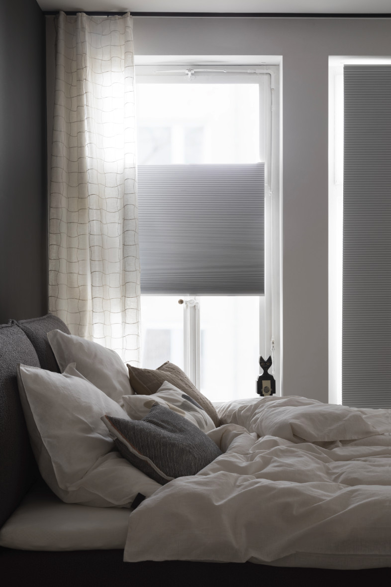 Abdunkelndes Plissee am Fenster SCHÖNER WOHNEN-Soennenschutz