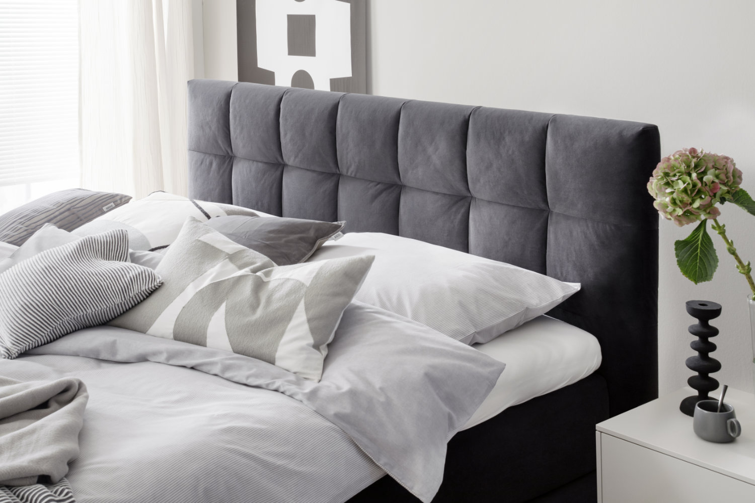 Helles Schlafzimmer mit gemütlichem Bett SCHÖNER WOHNEN-Schlafzimmer