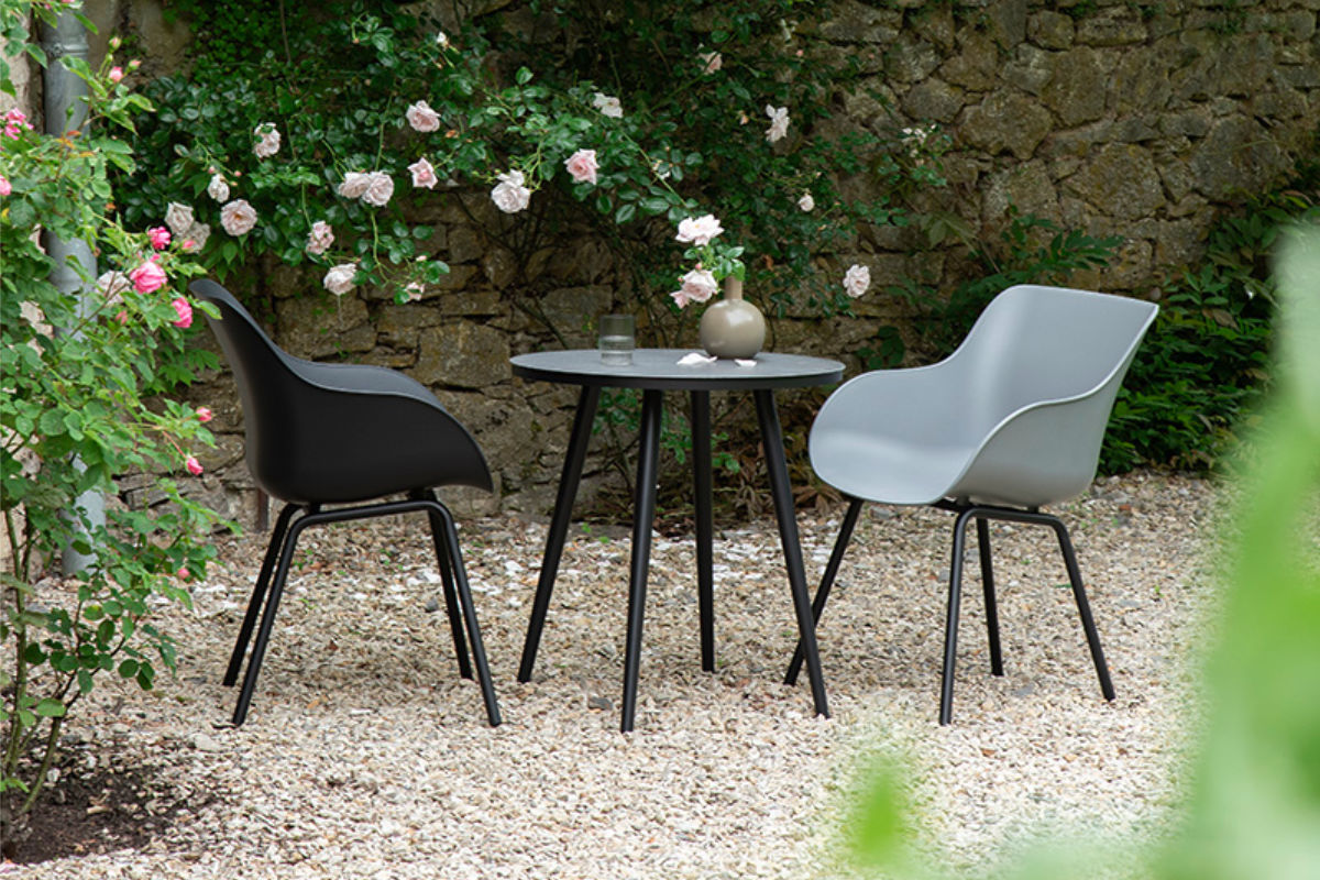 Stuhl LIEKE in schwarz und grau mit Bistrotisch TEXEL SCHÖNER WOHNEN-Outdoor