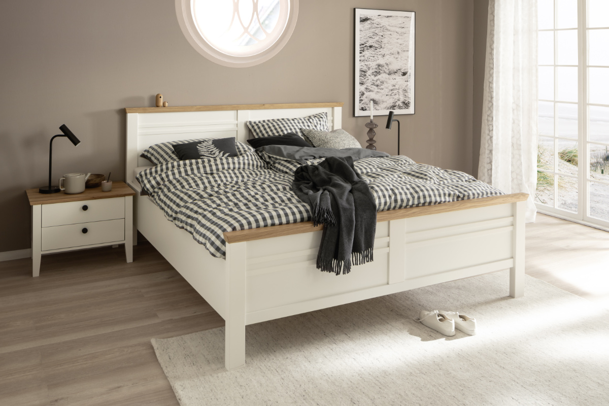 Schlafzimmer mit Holzbett MALMÖ SCHÖNER WOHNEN-Betten