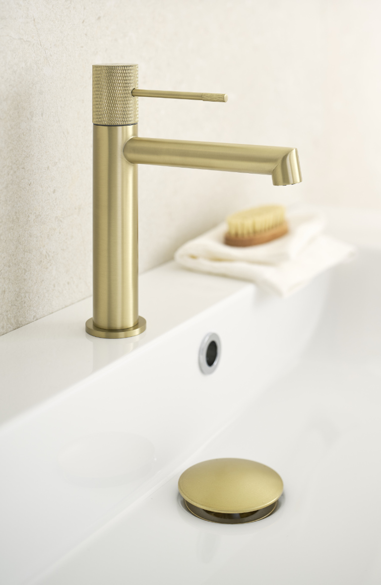 mattgoldene Waschtischarmatur SchoenerWohnen_Light_Living