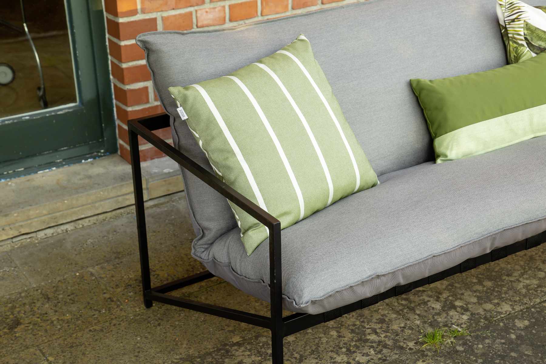 Lounge mit Outdoor Kissen SCHOENER WOHNEN-Outdoor
