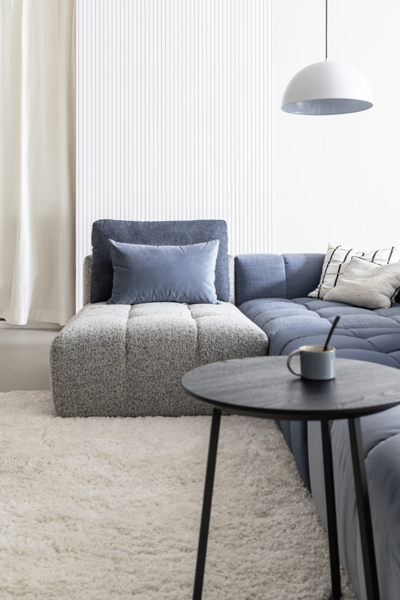 Wohnzimmer mit Wandpaneel SCHÖNER WOHNEN-Streifentrend