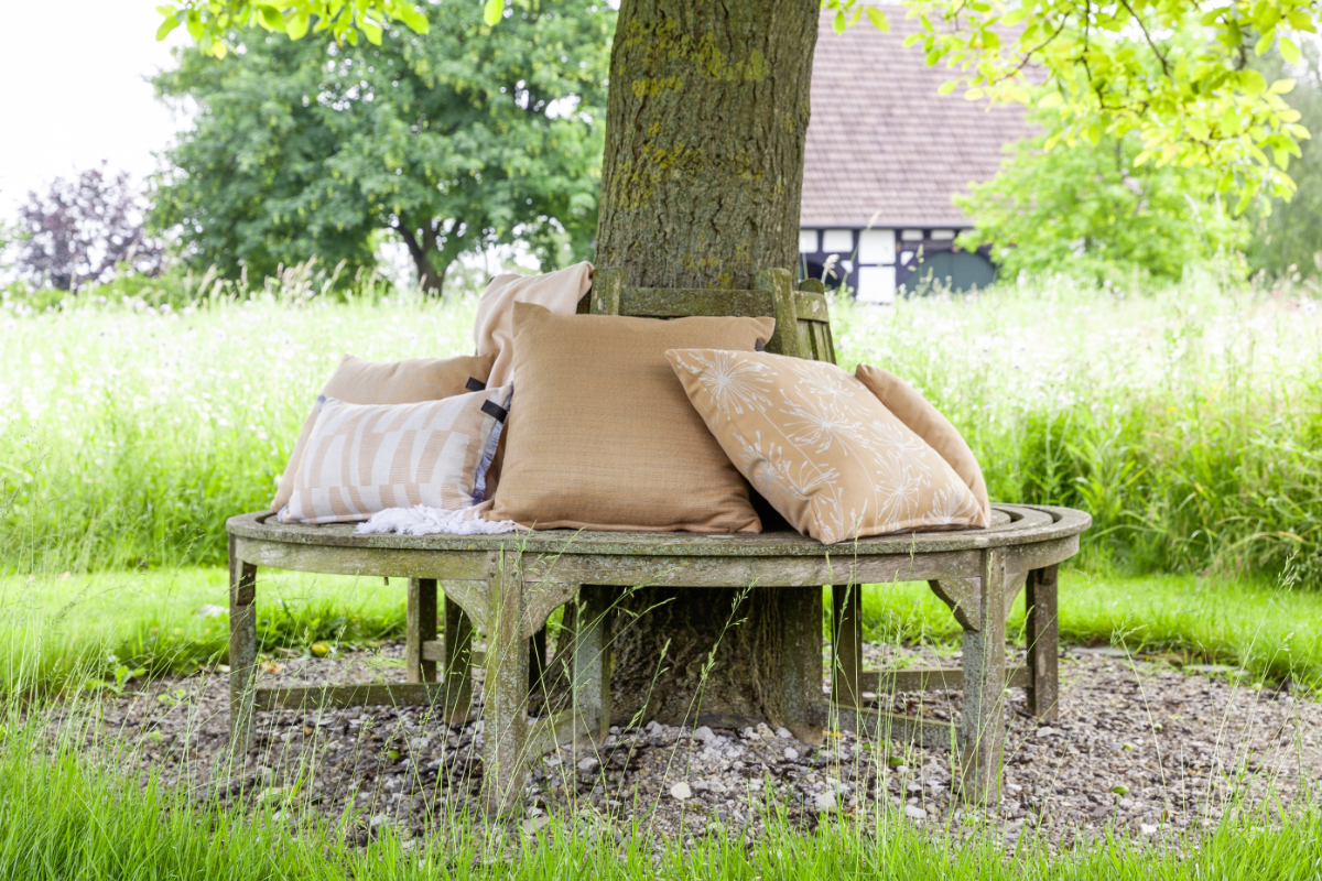 bunte Kissen SCHÖNER_WOHNEN_Kollektion_OutdoorTextilien