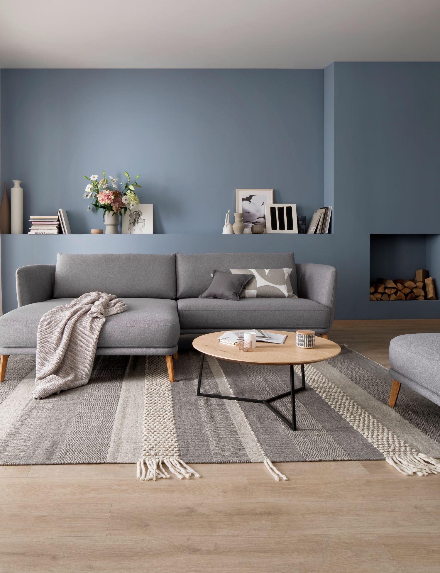 Wohnzimmer mit gemütlichem Sofa SCHÖNER WOHNEN-Wohnzimmer