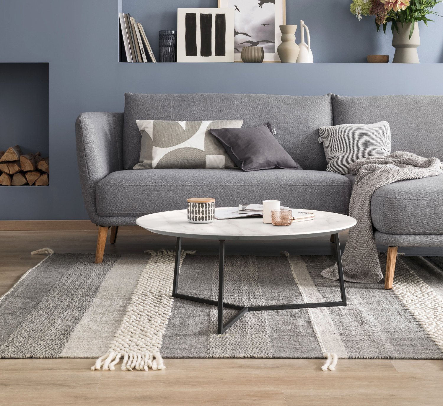 Couchtisch mit Keramik-Platte im Wohnzimmer SCHÖNER WOHNEN-Couchtisch