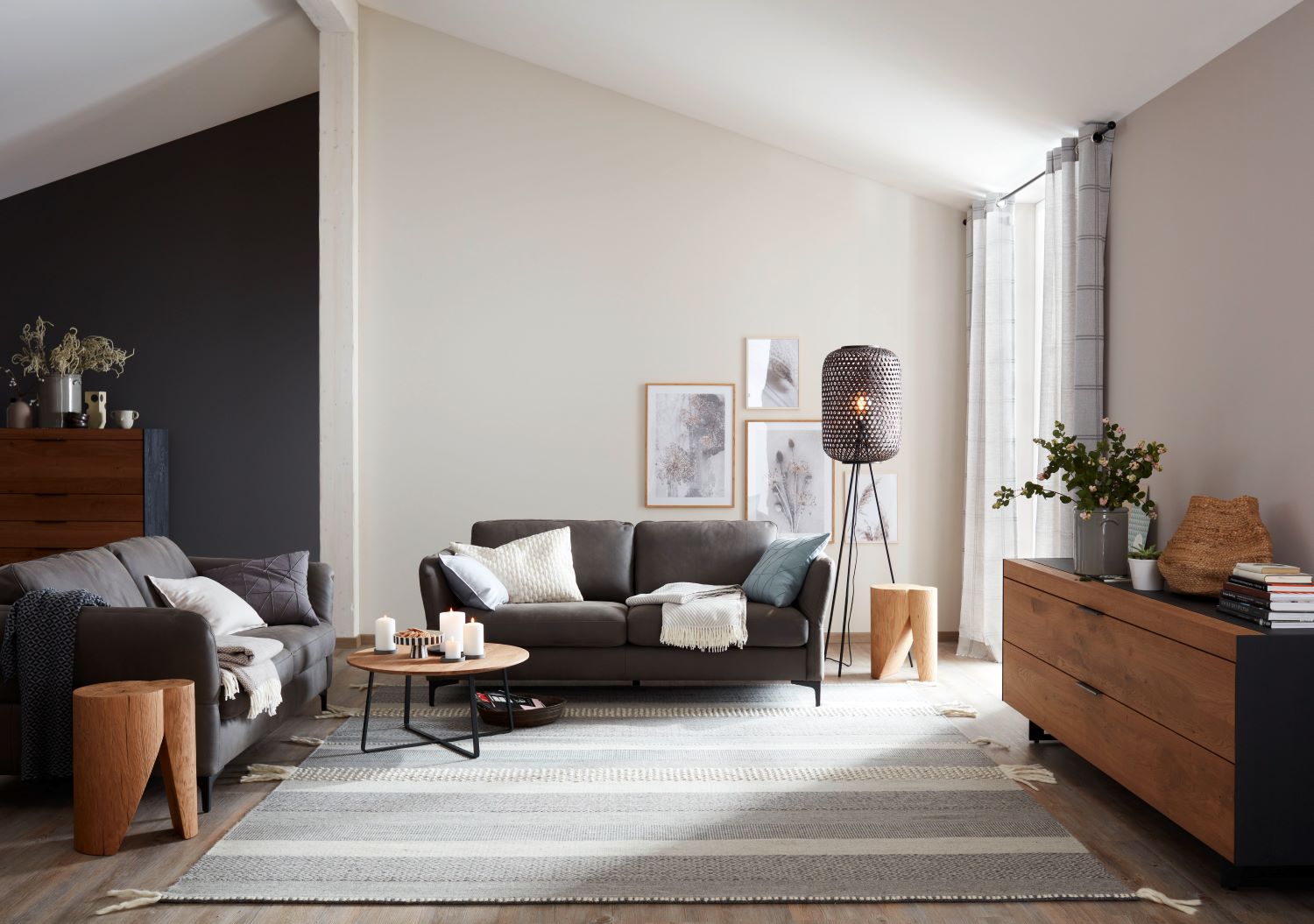 Wohnzimmer mit Teppich in beigegrau SCHÖNER WOHNEN-Teppiche