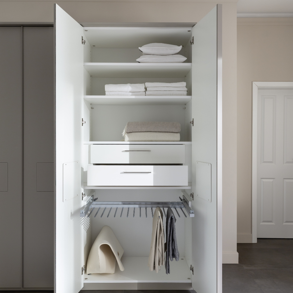 Drehtürenschrank Multiline