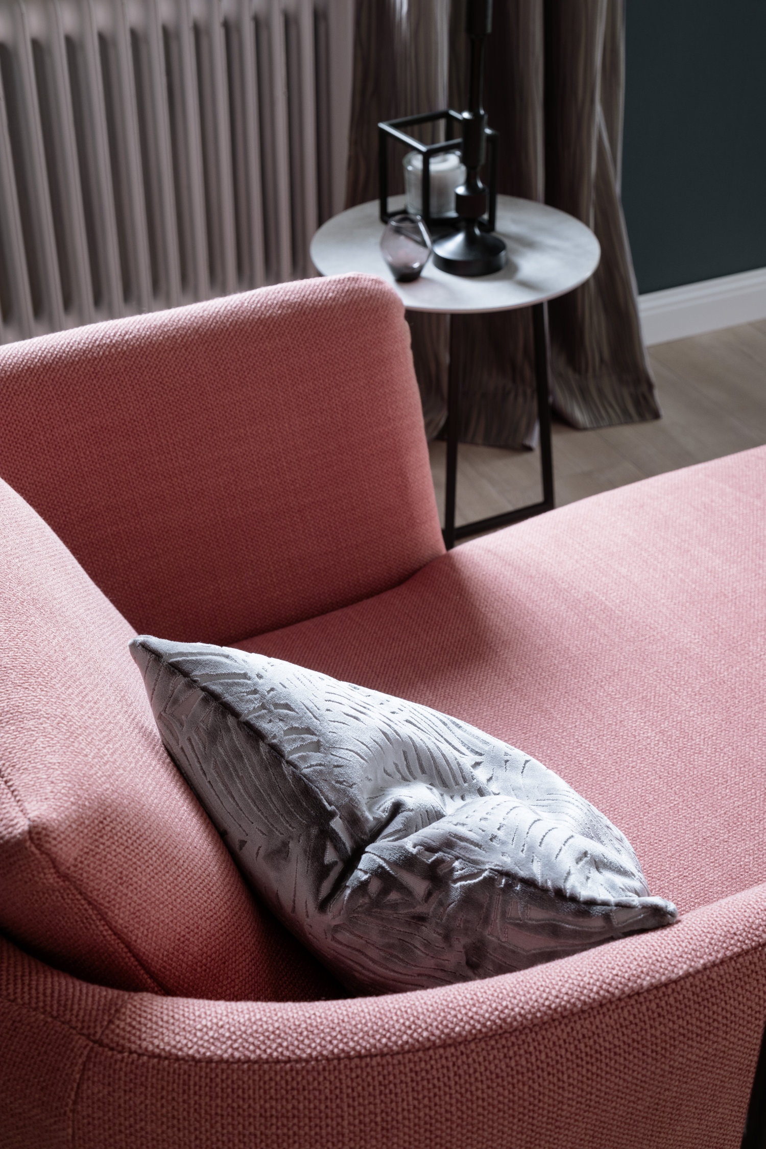 Wohnzimmer mit rotem Sofa SCHÖNER WOHNEN-Sofas