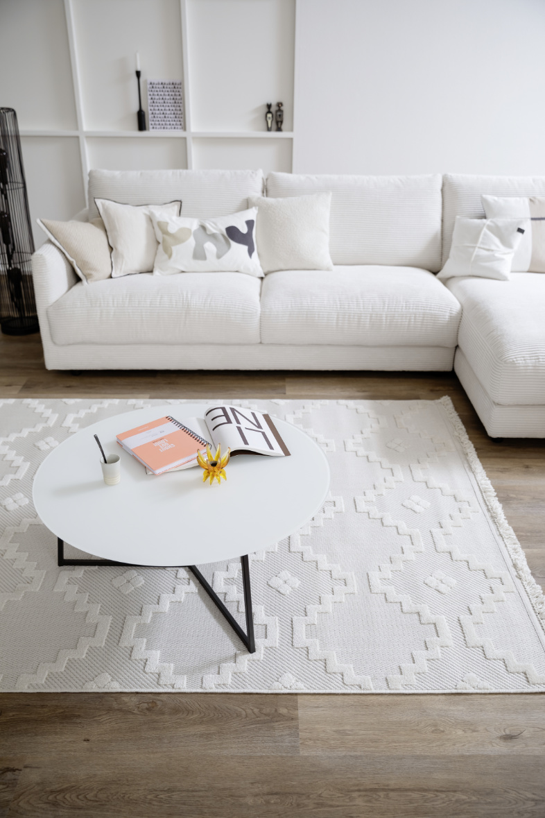 Minimalistisches Wohnzimmer in beige mit Teppich SUMMER SCHOENER WOHNEN-Teppich SUMMER