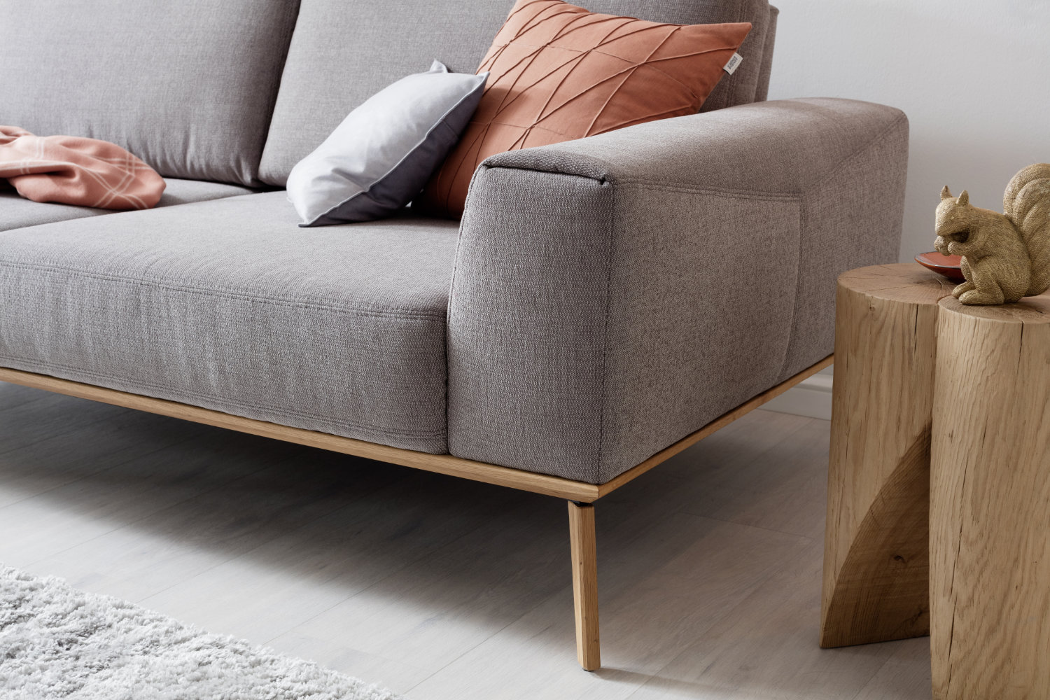Graues Sofa mit Holzfüßen SCHÖNER WOHNEN-Sofas