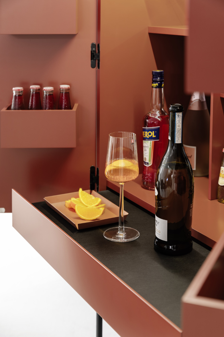Bar AMAYA in rosa-rot im Detail SCHÖNER WOHNEN-Stauraumserie AMAYA