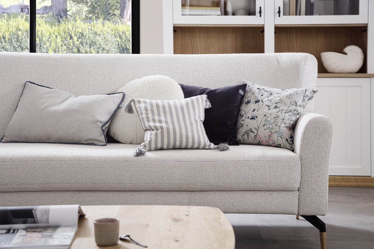 Couch grau und Kissen SCHÖNER-WOHNEN-Landhausstil