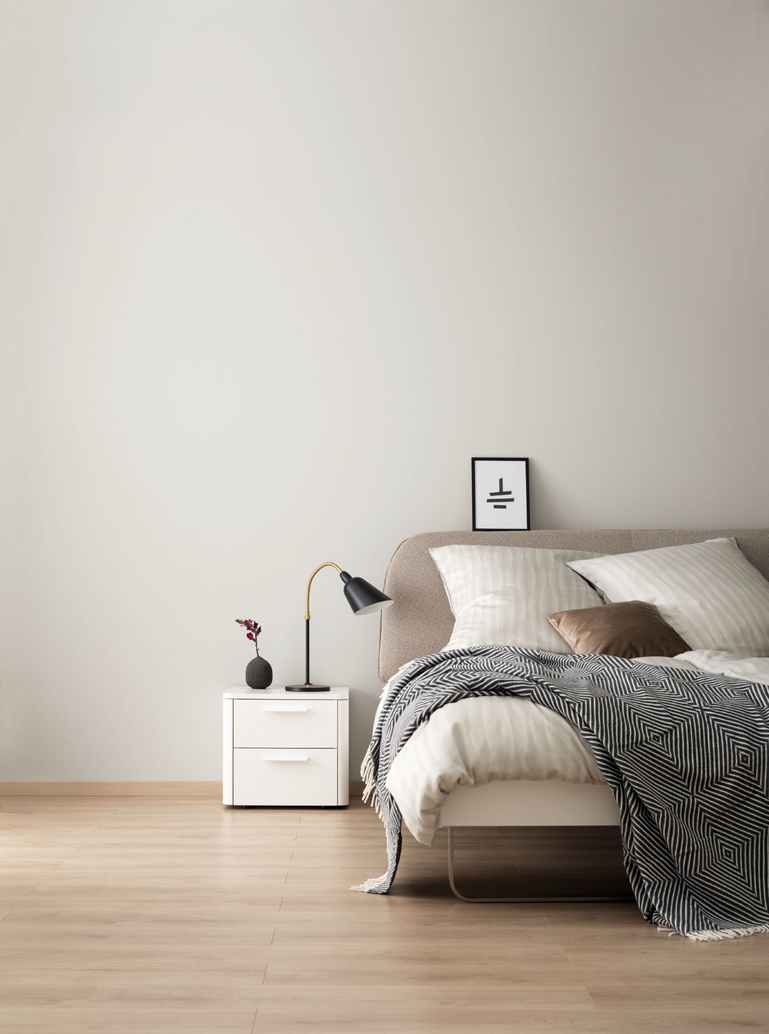 Helles Zimmer mit sanfter Wandfarbe SCHÖNER WOHNEN-Designfarbe