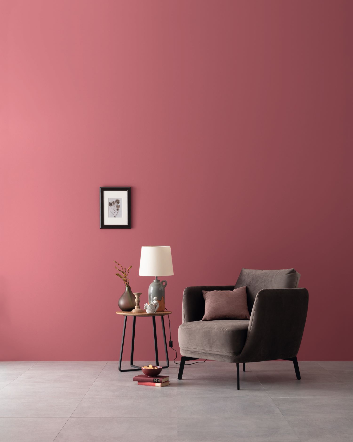 Gemütliches Zimmer in Designfarbe rosenrot SCHÖNER WOHNEN-Designfarbe