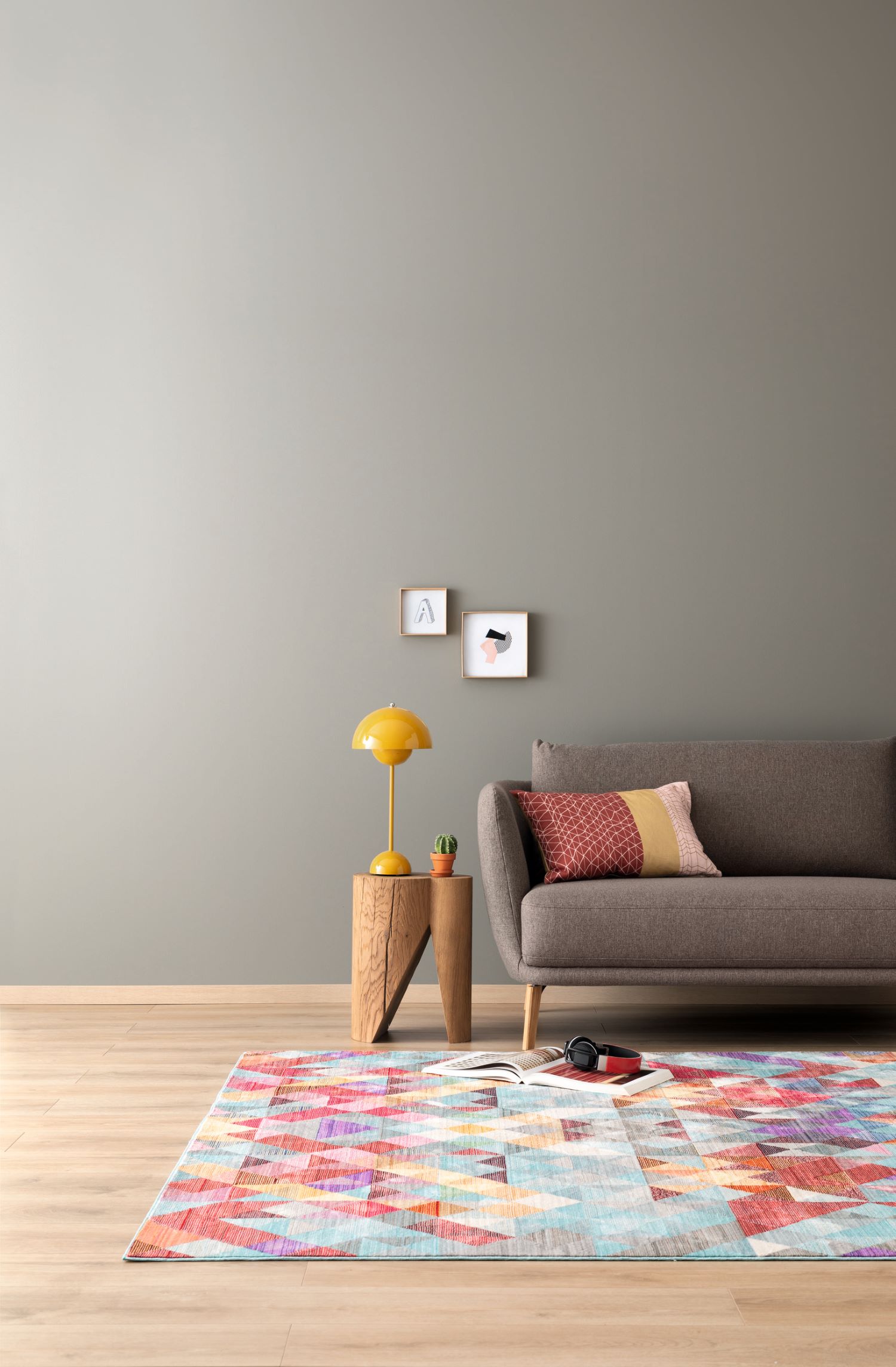 Helles Zimmer in platingrau SCHÖNER WOHNEN-Designfarbe