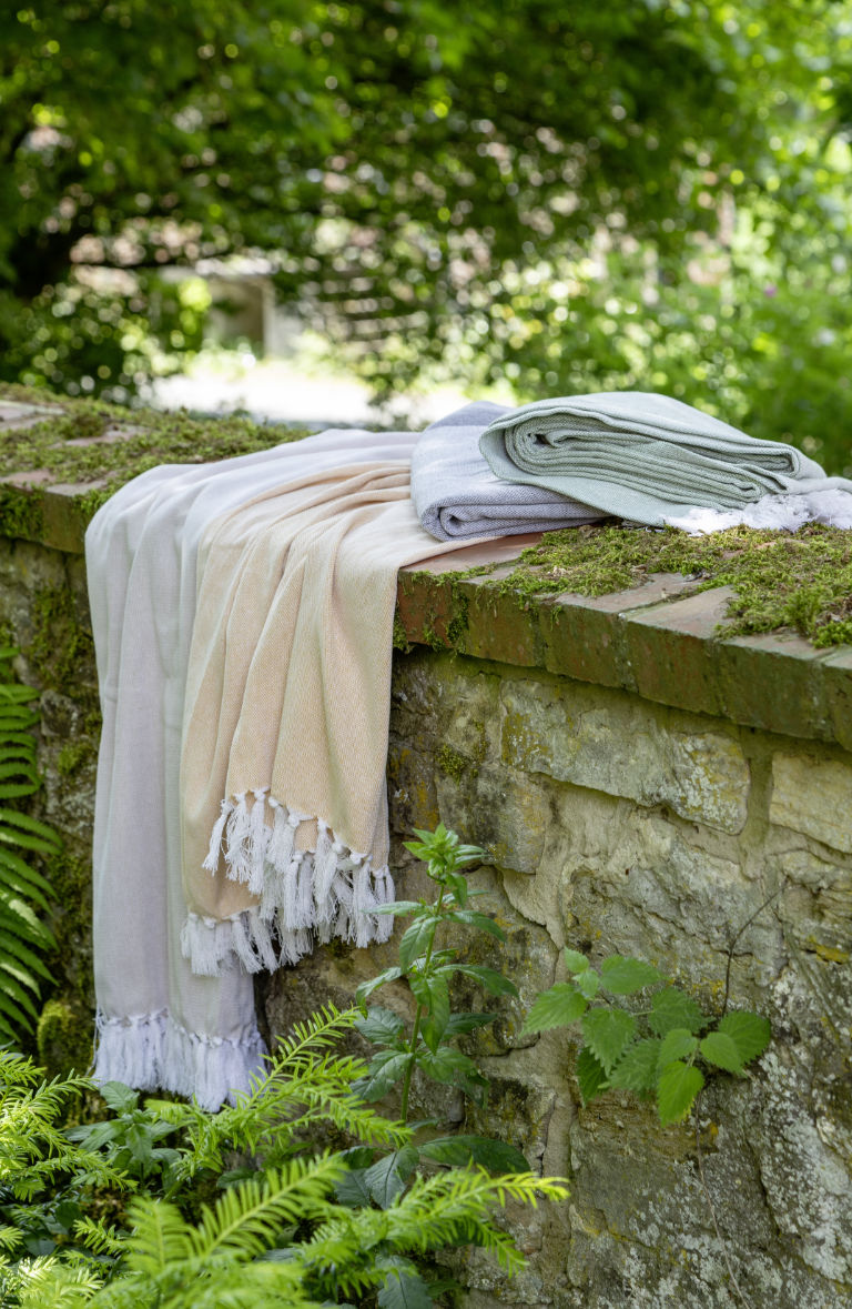 Bunte Decken SCHÖNER_WOHNEN_Kollektion_OutdoorTextilien