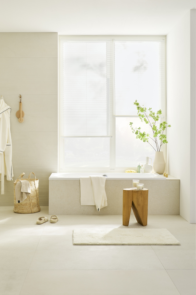 Badezimmer mit hellen Plissees SCHÖNER WOHNEN-Kollektion Beitrag Sonnenschutz