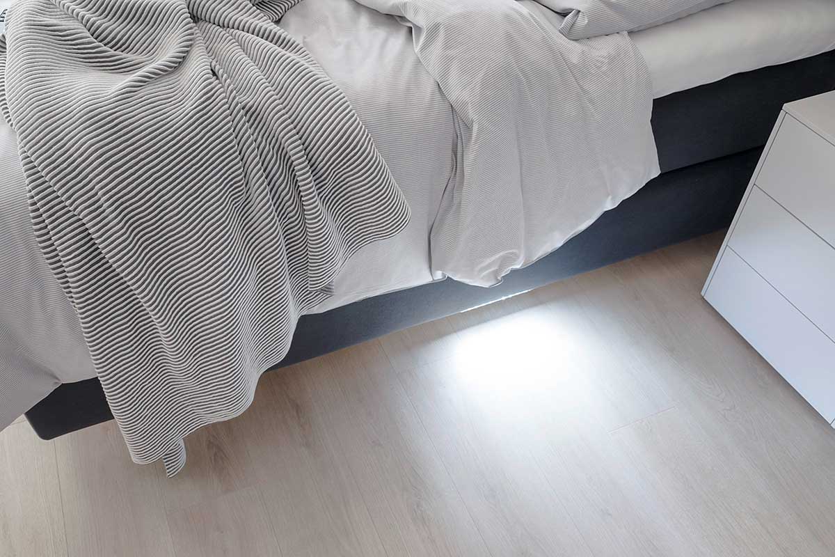 Gemütliches Boxspringbett mit Bodenlicht SCHOENER WOHNEN-Betten