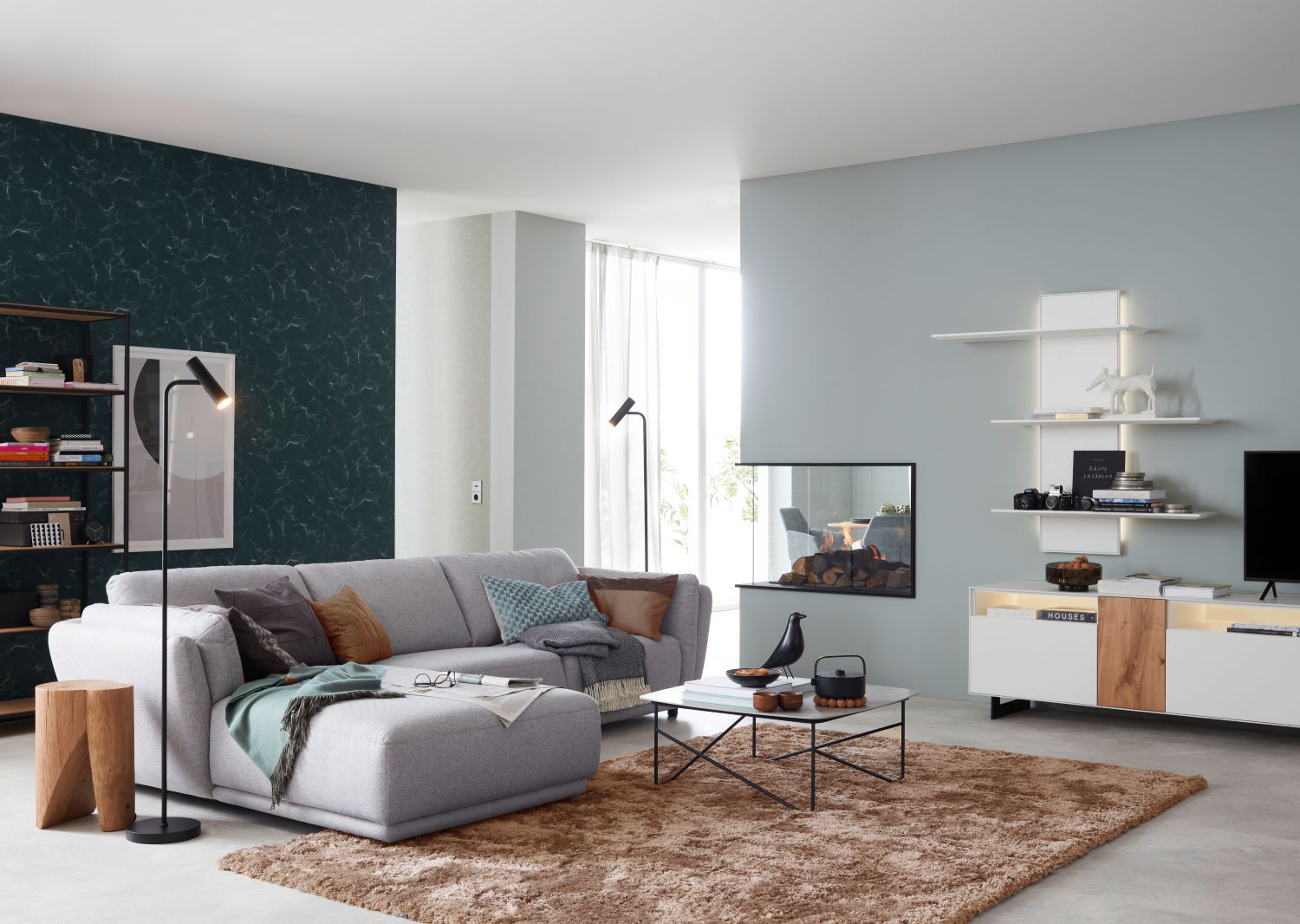 Wohnzimmer mit beigem Teppich SCHÖNER WOHNEN-Teppiche