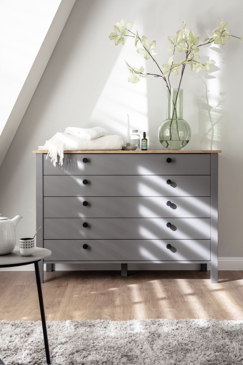 Schrank in grau SCHÖNER_WOHNEN_Kollektion_CountryFeeling