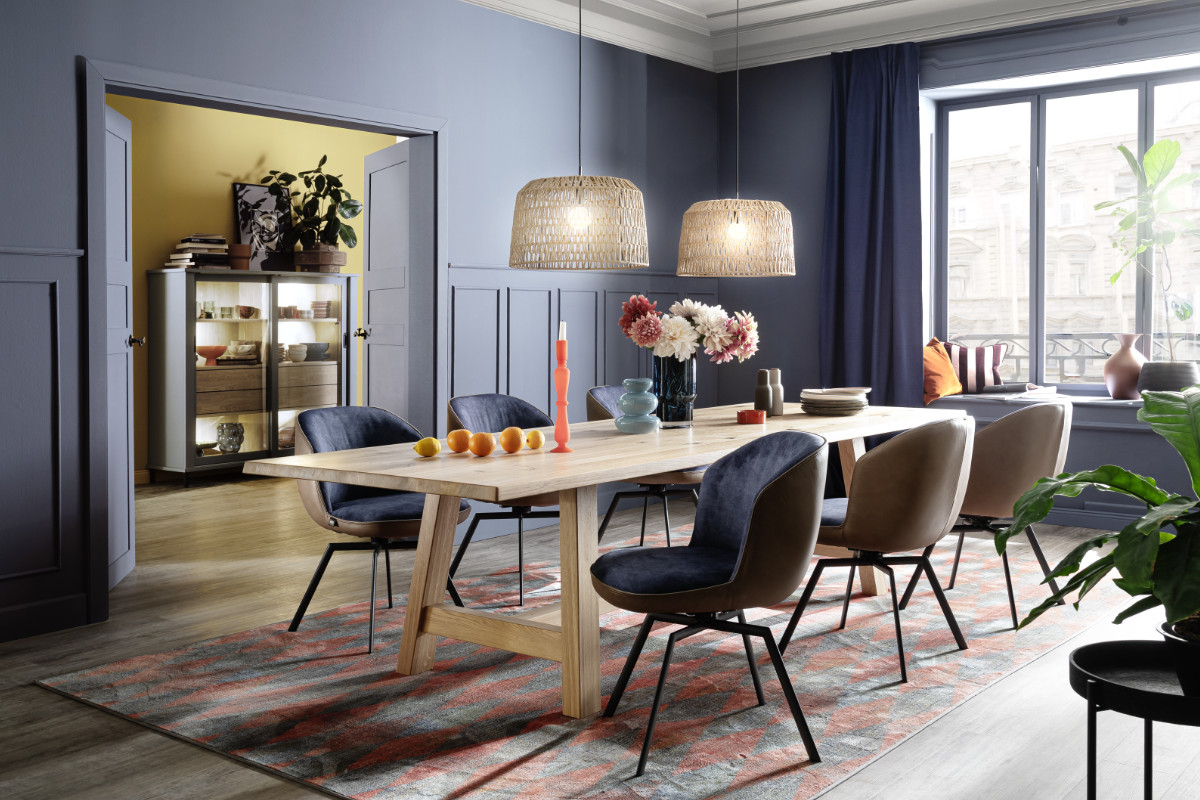 Esszimmer mit blauer Wand SCHÖNER WOHNEN Kollektion Farben
