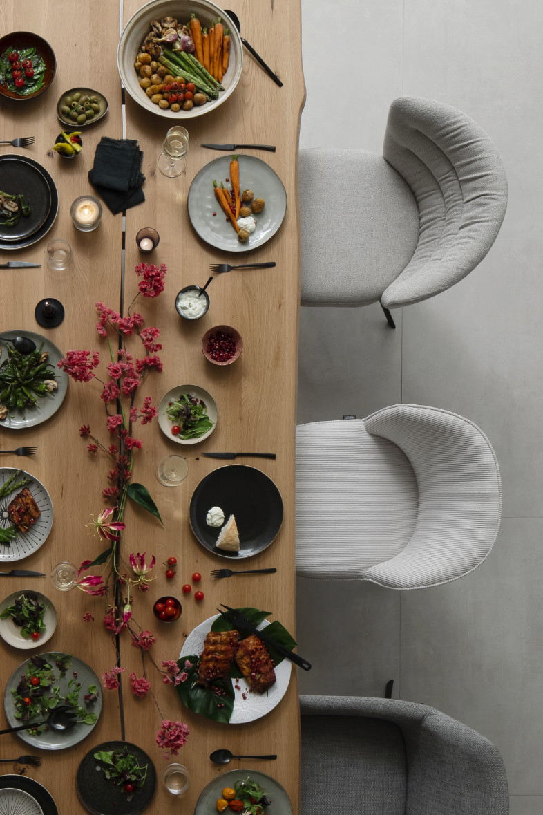 Große Tafel im Esszimmer SCHÖNER WOHNEN-Möbel
