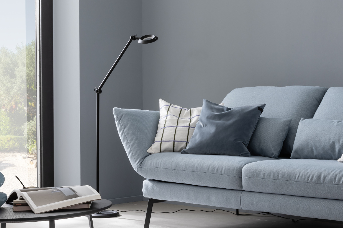 Wohnzimmer mit Stehleuchte SCHÖNER WOHNEN-Leuchten